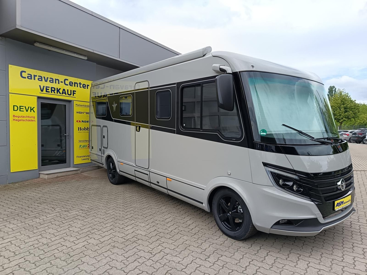 Niesmann + Bischoff iSmove 6.9 E 132 kW*AHK*SOLAR*SAT*TV*DACHKLIMA* - Kamper i integruar: foto 2 Niesmann + Bischoff iSmove 6.9 E 132 kW*AHK*SOLAR*SAT*TV*DACHKLIMA* - Kamper i integruar: foto 2