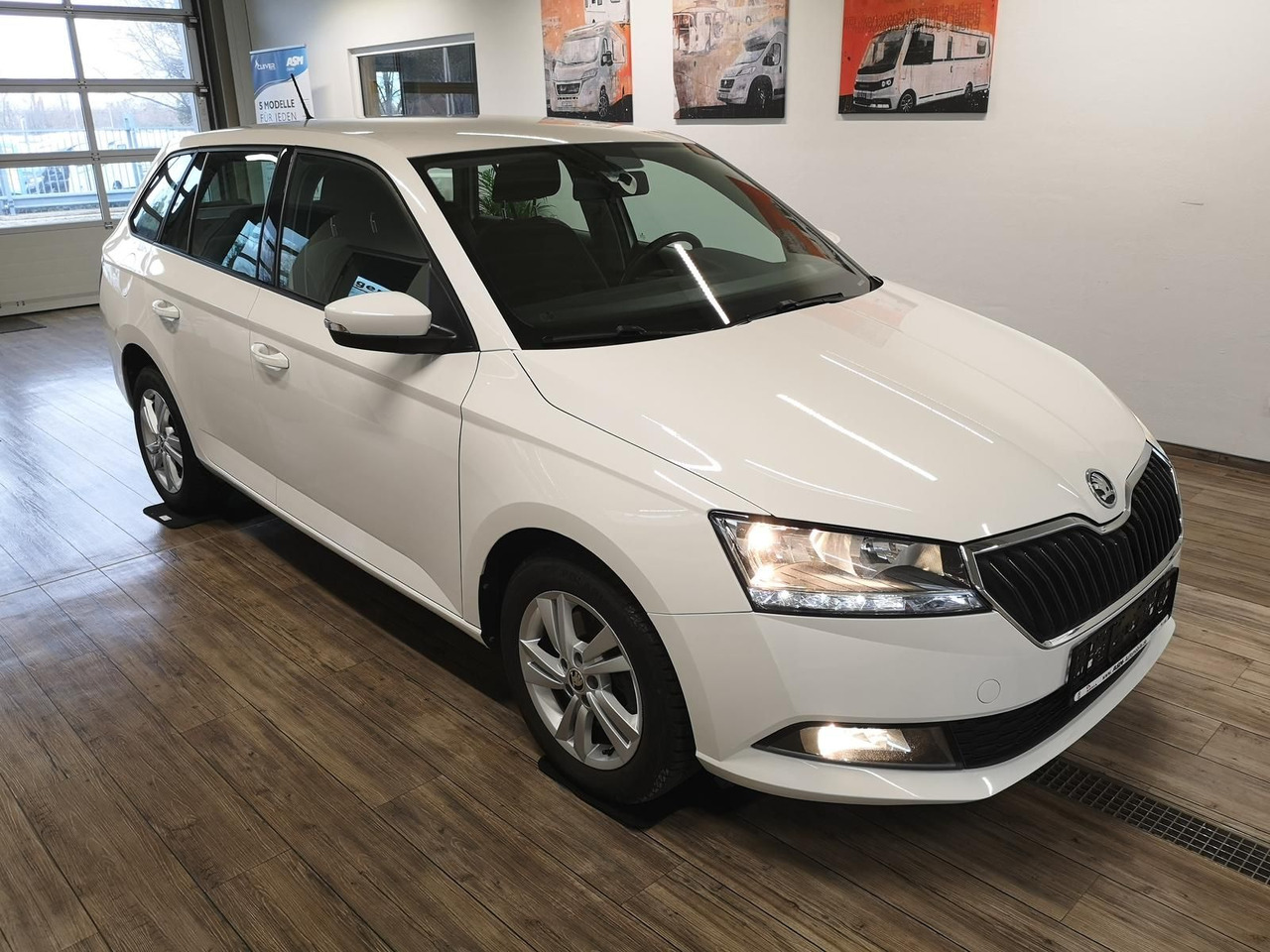 Skoda Fabia Combi Ambition 1.0TSI 81kW+R-KAM+PDC+KLIMA - Veturë: foto 2 Skoda Fabia Combi Ambition 1.0TSI 81kW+R-KAM+PDC+KLIMA - Veturë: foto 2
