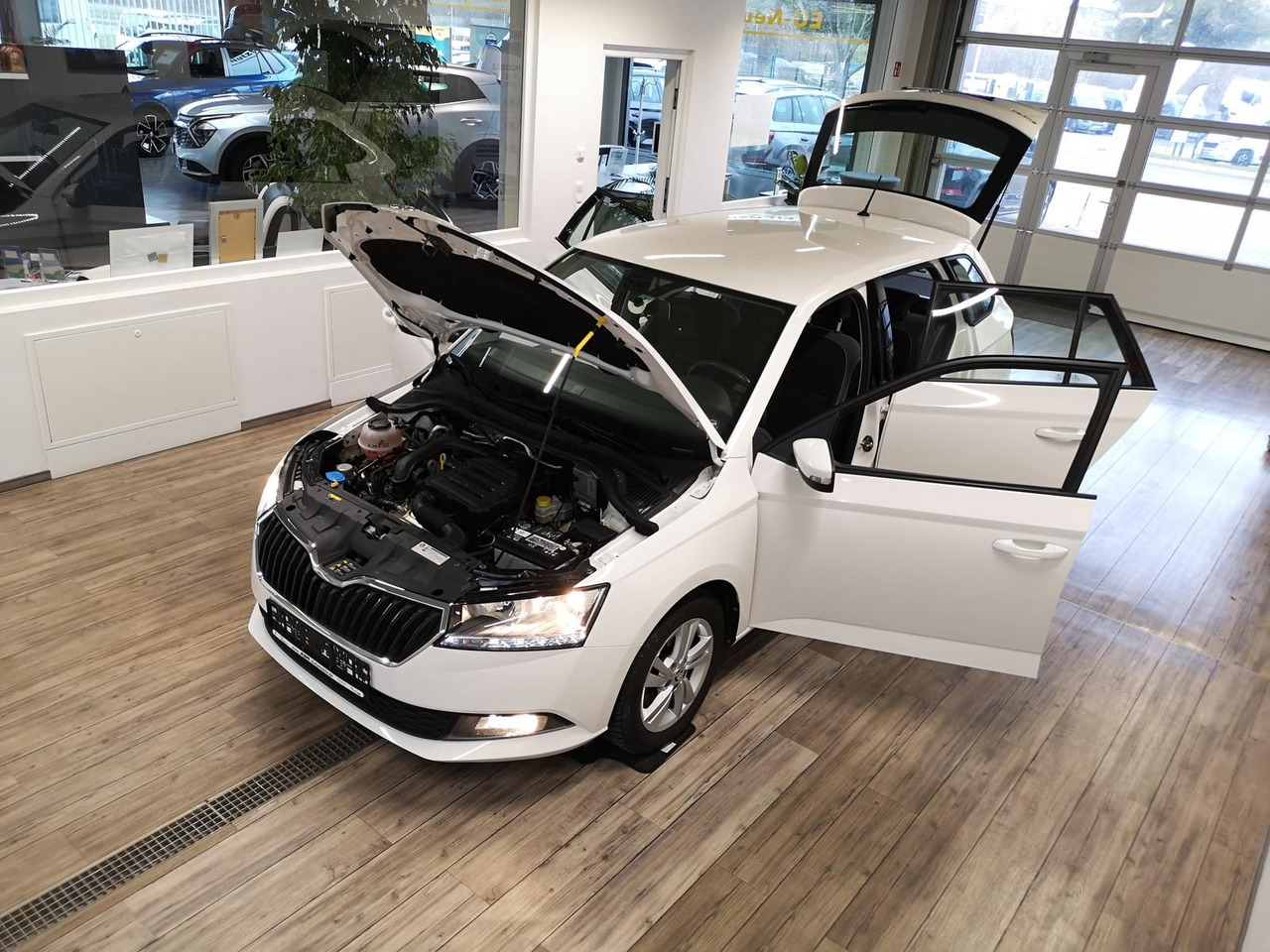 Skoda Fabia Combi Ambition 1.0TSI 81kW+R-KAM+PDC+KLIMA - Veturë: foto 5 Skoda Fabia Combi Ambition 1.0TSI 81kW+R-KAM+PDC+KLIMA - Veturë: foto 5