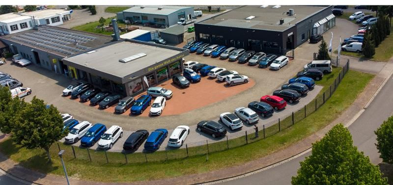 Skoda Karoq Style 1,5TSI DSG*AHK-VORBER*NAVI*LED*R-KAM - SUV: foto 2 Skoda Karoq Style 1,5TSI DSG*AHK-VORBER*NAVI*LED*R-KAM - SUV: foto 2