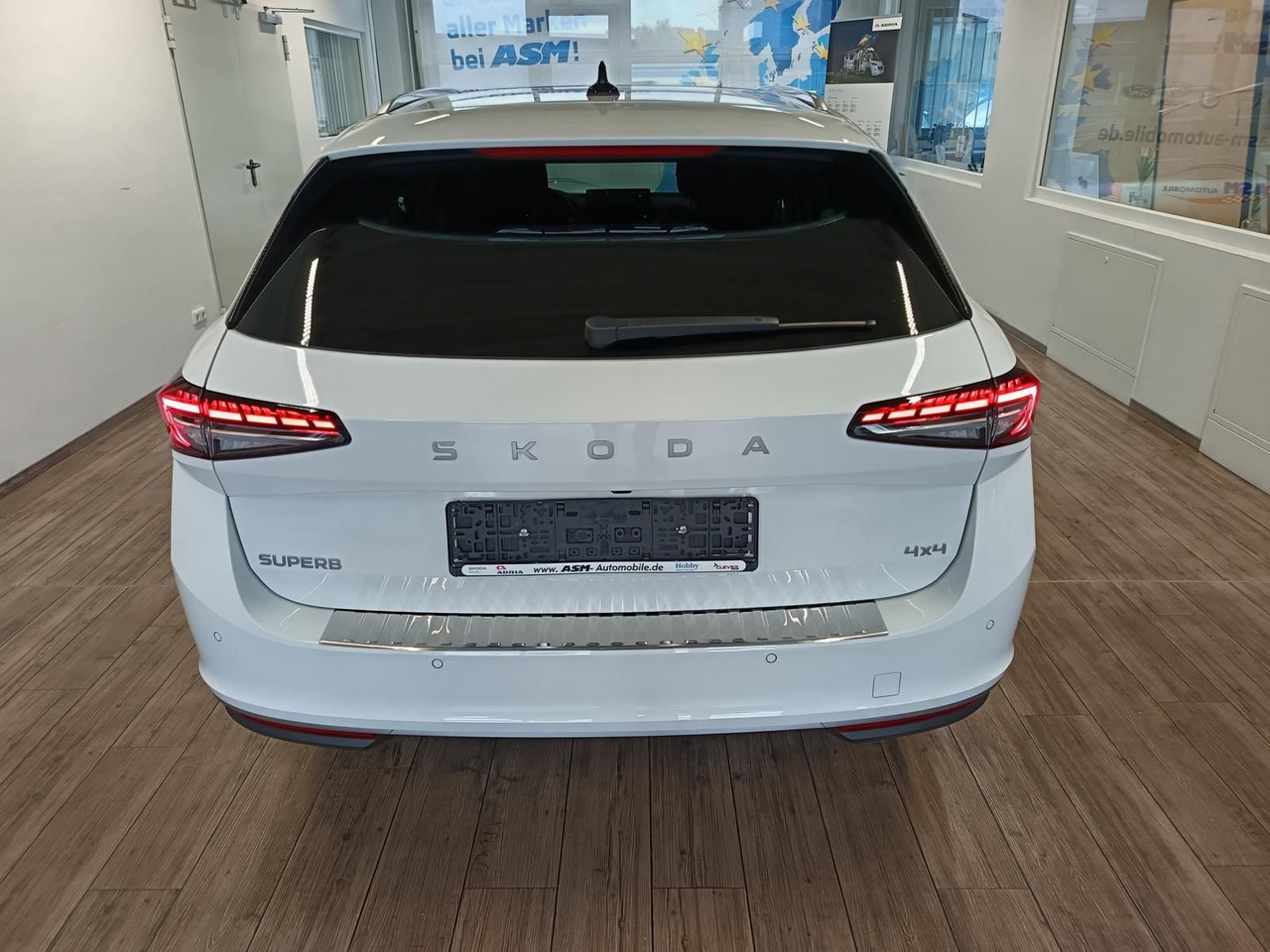 Skoda Superb Combi L&K 2,0TDI 4x4*PSD*STD.HZG*360°*HUD - Makinë me portobagazh: foto 5 Skoda Superb Combi L&K 2,0TDI 4x4*PSD*STD.HZG*360°*HUD - Makinë me portobagazh: foto 5
