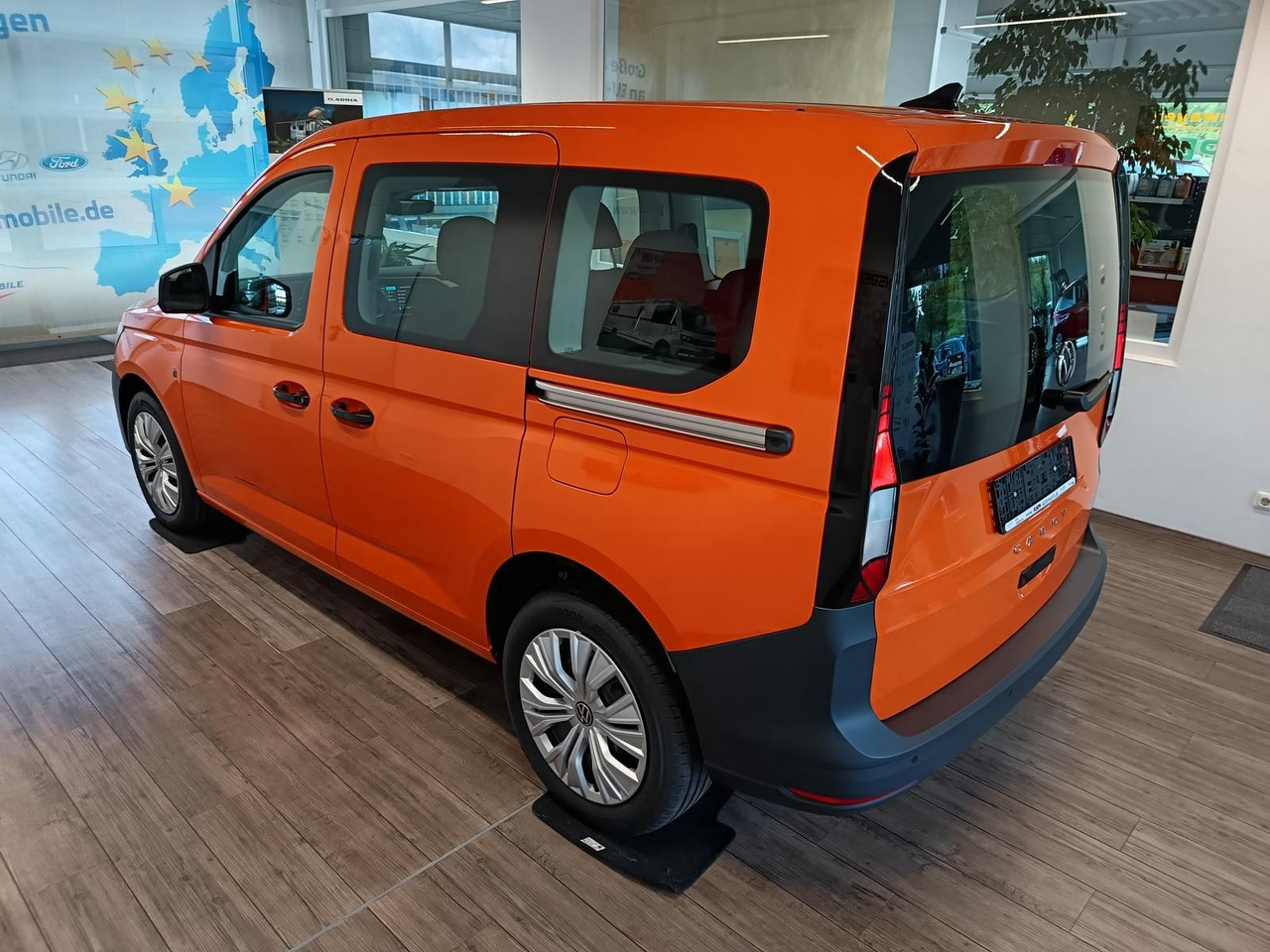 Volkswagen Caddy 2.0 TDI 75 kW*PDC*TEMP*DAB*KLIMA*5-SITZER* - Makinë me portobagazh: foto 4 Volkswagen Caddy 2.0 TDI 75 kW*PDC*TEMP*DAB*KLIMA*5-SITZER* - Makinë me portobagazh: foto 4