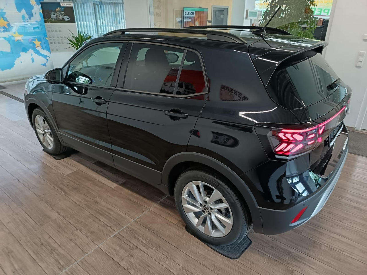 Volkswagen T-Cross Life 1.5 TSI DSG*AHK*MATRIX LED*ACC*SHZ* - SUV: foto 4 Volkswagen T-Cross Life 1.5 TSI DSG*AHK*MATRIX LED*ACC*SHZ* - SUV: foto 4