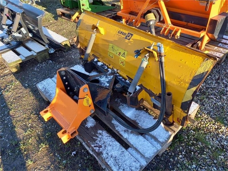 GMR FS1300L Med Stiga Titan ophæng - Borëpastruese për Makineri bujqësore: foto 3 GMR FS1300L Med Stiga Titan ophæng - Borëpastruese për Makineri bujqësore: foto 3