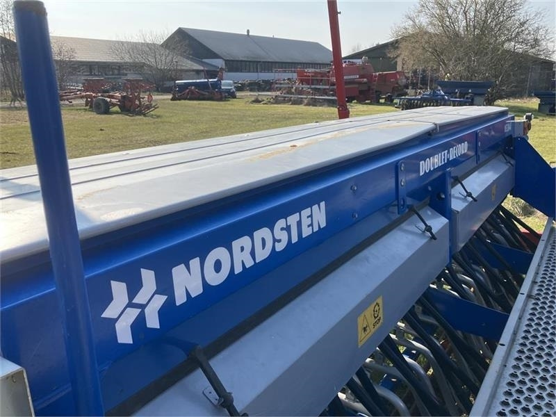 He-Va Doublet COMBI-SEEDER VB 4M - Mbjellëse e kombinuar në radhë: foto 5 He-Va Doublet COMBI-SEEDER VB 4M - Mbjellëse e kombinuar në radhë: foto 5