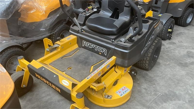 Hustler Raptor X 42 - Korrëse bari i kopshtit: foto 1 Hustler Raptor X 42 - Korrëse bari i kopshtit: foto 1