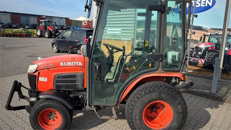 Kubota B2530 HST B2530 - Traktor komunal: foto 3 Kubota B2530 HST B2530 - Traktor komunal: foto 3
