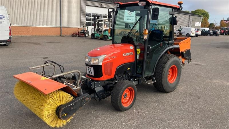Kubota ST341 inkl. 150 cm kost og udlægger - Traktor komunal: foto 1 Kubota ST341 inkl. 150 cm kost og udlægger - Traktor komunal: foto 1