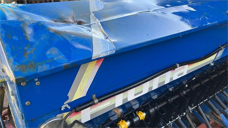 Kuhn HR 3001 M med Fiona Apollo - Mbjellëse e kombinuar në radhë: foto 5 Kuhn HR 3001 M med Fiona Apollo - Mbjellëse e kombinuar në radhë: foto 5