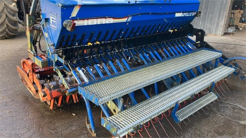 Kuhn HR 3001 M med Fiona Apollo - Mbjellëse e kombinuar në radhë: foto 3 Kuhn HR 3001 M med Fiona Apollo - Mbjellëse e kombinuar në radhë: foto 3