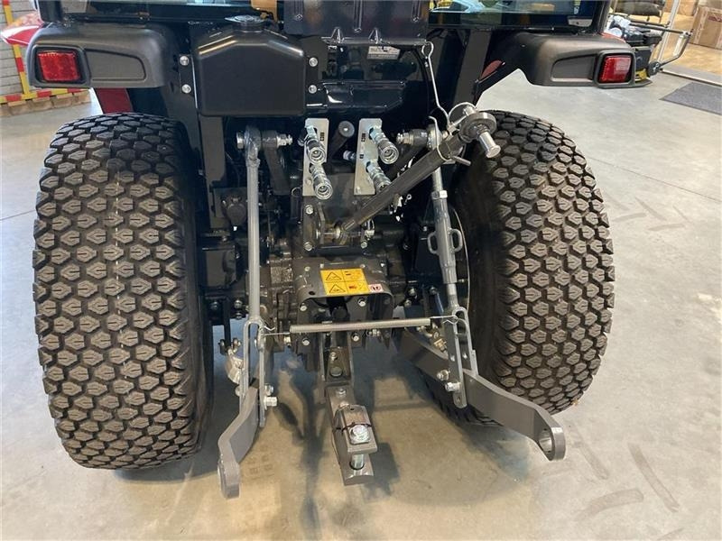 Massey Ferguson 1740 HC Frontlift/pto og 150 cm fejemaskine - Traktor komunal: foto 5 Massey Ferguson 1740 HC Frontlift/pto og 150 cm fejemaskine - Traktor komunal: foto 5