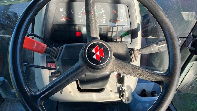 Lizingu i Massey Ferguson 4355 Power Shuttle 24-24 Massey Ferguson 4355 Power Shuttle 24-24: foto 8 Lizingu i Massey Ferguson 4355 Power Shuttle 24-24 Massey Ferguson 4355 Power Shuttle 24-24: foto 8