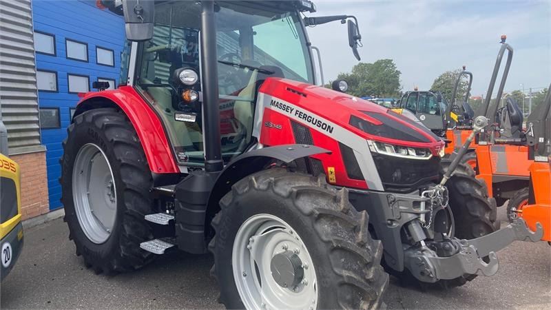 Massey Ferguson 5S.145 Exclusive Dyna-6 Exclusive - Traktor: foto 1 Massey Ferguson 5S.145 Exclusive Dyna-6 Exclusive - Traktor: foto 1