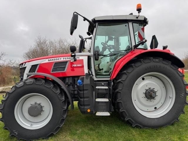 Massey Ferguson 7S.180 Dyna-6 Efficient - Traktor: foto 1 Massey Ferguson 7S.180 Dyna-6 Efficient - Traktor: foto 1