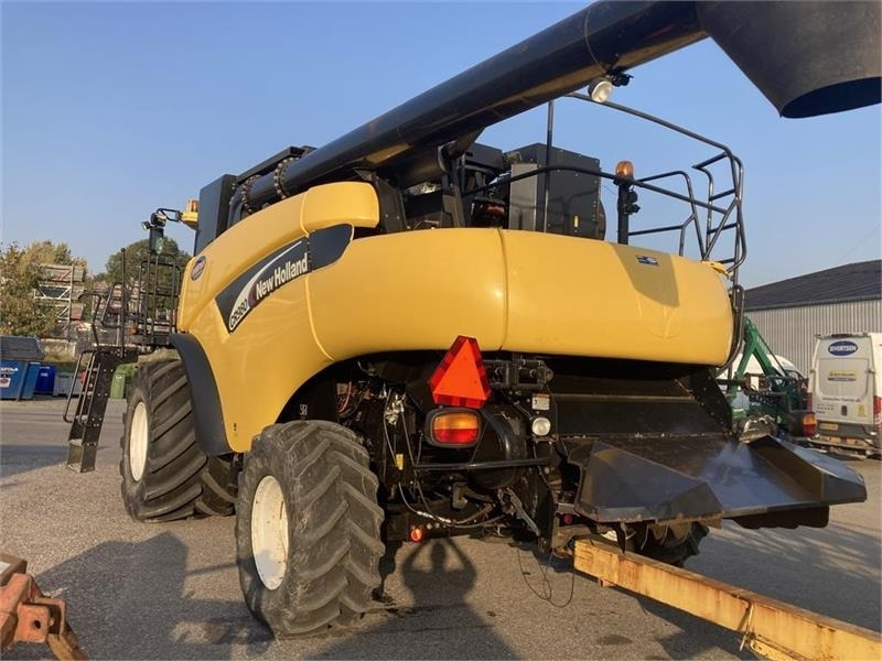 New Holland CR 980 - Autokombajnë: foto 3 New Holland CR 980 - Autokombajnë: foto 3