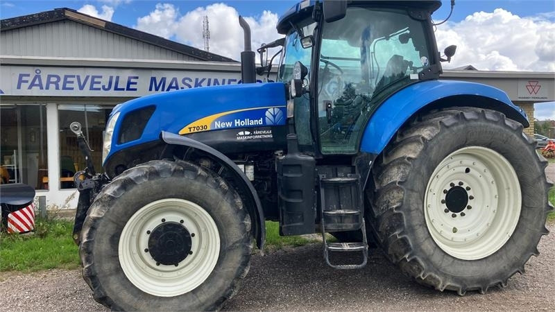 New Holland T7030  - Traktor: foto 1 New Holland T7030  - Traktor: foto 1