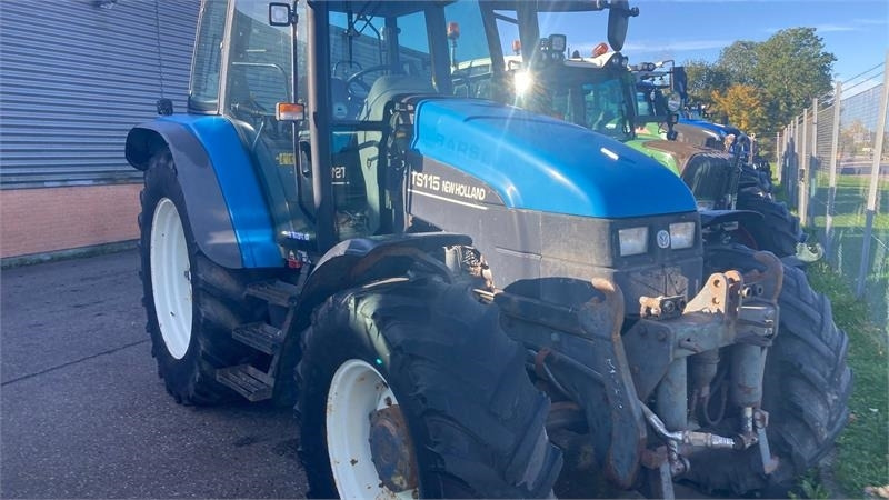 New Holland TS115 - Traktor: foto 1 New Holland TS115 - Traktor: foto 1