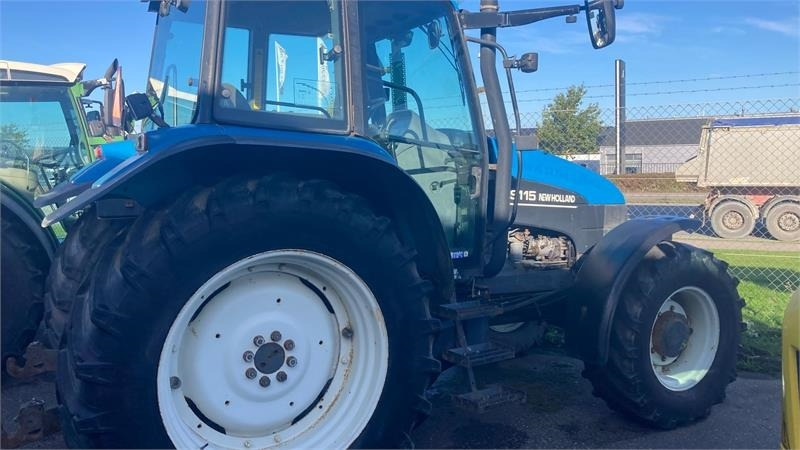 New Holland TS115 - Traktor: foto 2 New Holland TS115 - Traktor: foto 2
