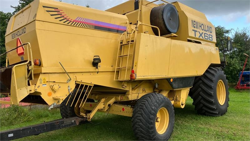 New Holland TX68 FSH  - Autokombajnë: foto 3 New Holland TX68 FSH  - Autokombajnë: foto 3