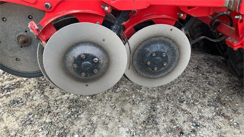 Pöttinger Terrasem C6 Fertilizer - Mbjellëse në radhë: foto 4 Pöttinger Terrasem C6 Fertilizer - Mbjellëse në radhë: foto 4