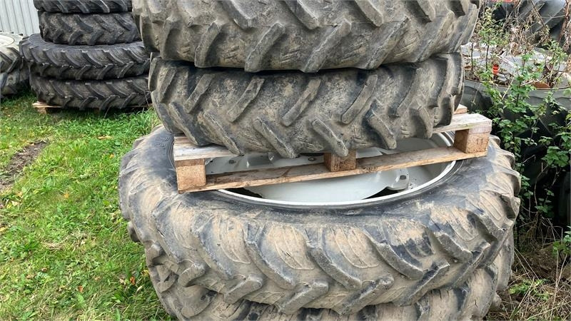 Taurus 270/95R32 - 300/95R46 - Gomë për Makineri bujqësore: foto 1 Taurus 270/95R32 - 300/95R46 - Gomë për Makineri bujqësore: foto 1