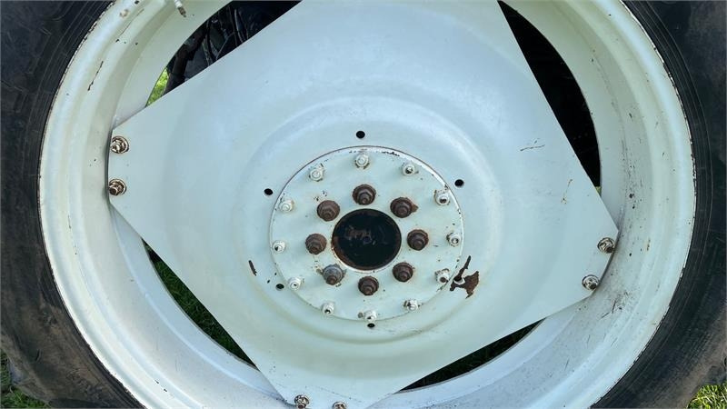 Taurus 270/95R32 - 300/95R46 - Gomë për Makineri bujqësore: foto 2 Taurus 270/95R32 - 300/95R46 - Gomë për Makineri bujqësore: foto 2