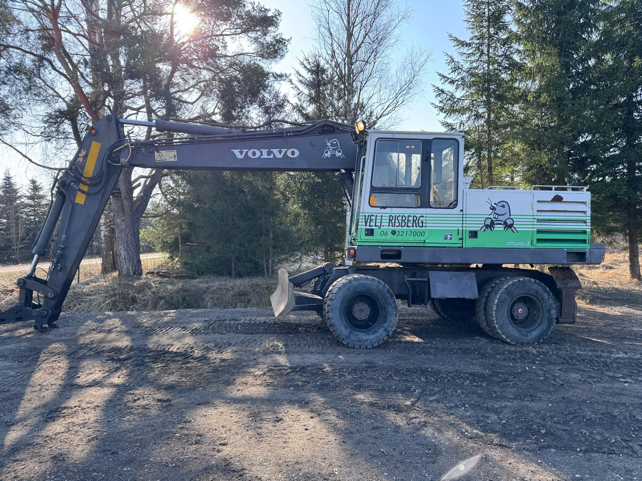 VOLVO EW200 - Ekskavator me goma: foto 2 VOLVO EW200 - Ekskavator me goma: foto 2