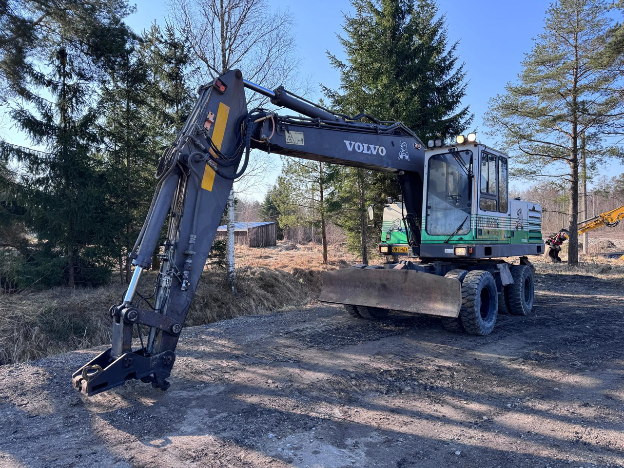VOLVO EW200 - Ekskavator me goma: foto 1 VOLVO EW200 - Ekskavator me goma: foto 1