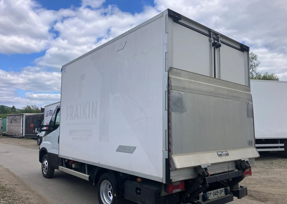 Iveco Daily 35C15 chłodnia 6 palet winda - Furgon frigorifer: foto 4 Iveco Daily 35C15 chłodnia 6 palet winda - Furgon frigorifer: foto 4