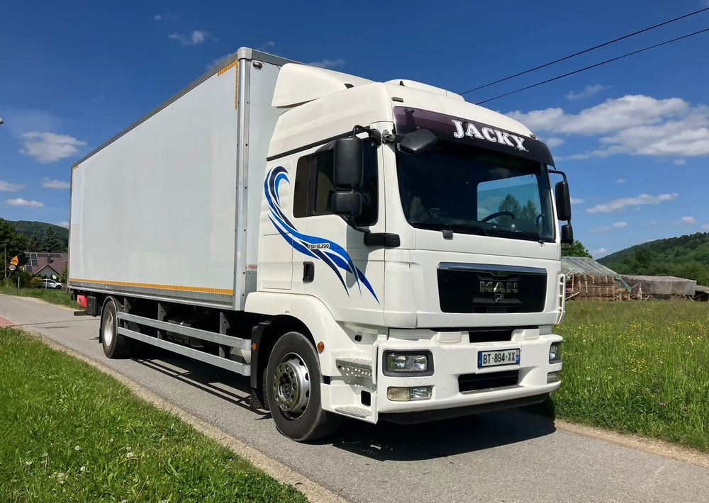 MAN MAN TGM 18.290 KURIERKA KONTENER 20 PALET SYPIALKA - Kamion vagonetë: foto 2 MAN MAN TGM 18.290 KURIERKA KONTENER 20 PALET SYPIALKA - Kamion vagonetë: foto 2