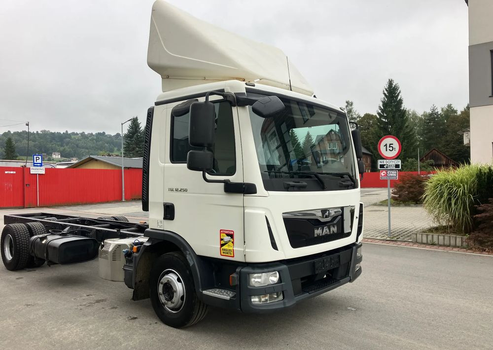 MAN Man TGM 12.250 euro 6 ramo do zabudowy Pomoc drogowa laweta kiper - Kamion kabinë-shasi: foto 2 MAN Man TGM 12.250 euro 6 ramo do zabudowy Pomoc drogowa laweta kiper - Kamion kabinë-shasi: foto 2