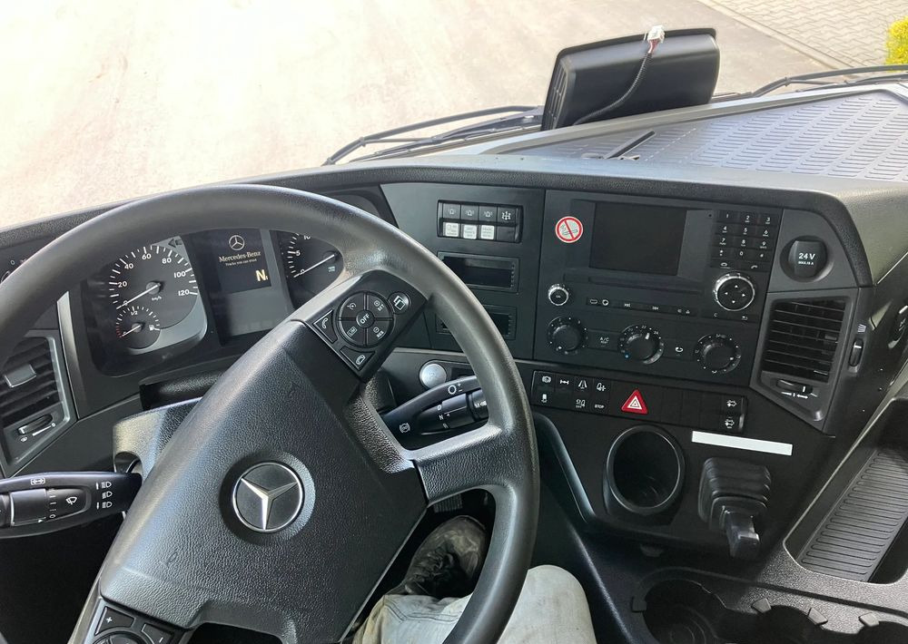 Mercedes-Benz ANTOS 1830 solidny kiper wywrotka blokada mostu - Kamion vetëshkarkues: foto 3 Mercedes-Benz ANTOS 1830 solidny kiper wywrotka blokada mostu - Kamion vetëshkarkues: foto 3