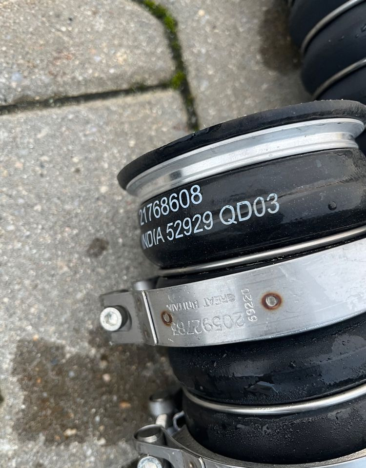 Guma chłodnicy Volvo FH5 Aero łącznik jak NOWA - Sistemi i ftohjes për Kamioni: foto 3 Guma chłodnicy Volvo FH5 Aero łącznik jak NOWA - Sistemi i ftohjes për Kamioni: foto 3