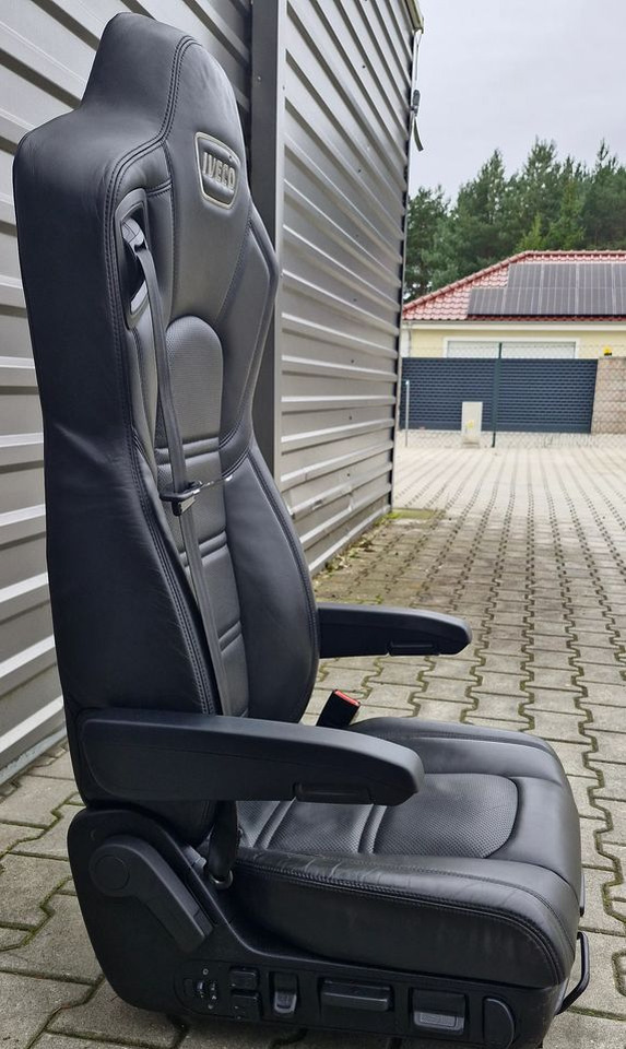 IVECO STRALIS S WAY FOTEL PASAŻERA - Kabina dhe interier: foto 3 IVECO STRALIS S WAY FOTEL PASAŻERA - Kabina dhe interier: foto 3