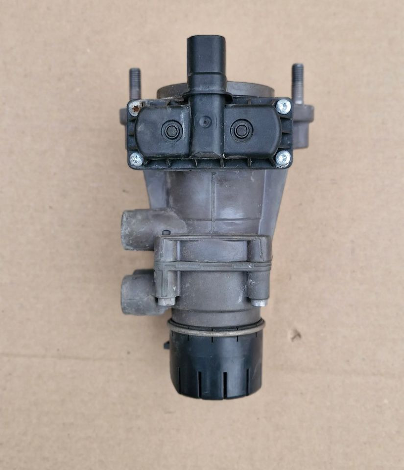 MAN TG3 TGX TGS ZAWÓR HAMULCA GŁÓWNEGO 81.52130-6298 K039569 - Pjesët e frenave: foto 1 MAN TG3 TGX TGS ZAWÓR HAMULCA GŁÓWNEGO 81.52130-6298 K039569 - Pjesët e frenave: foto 1