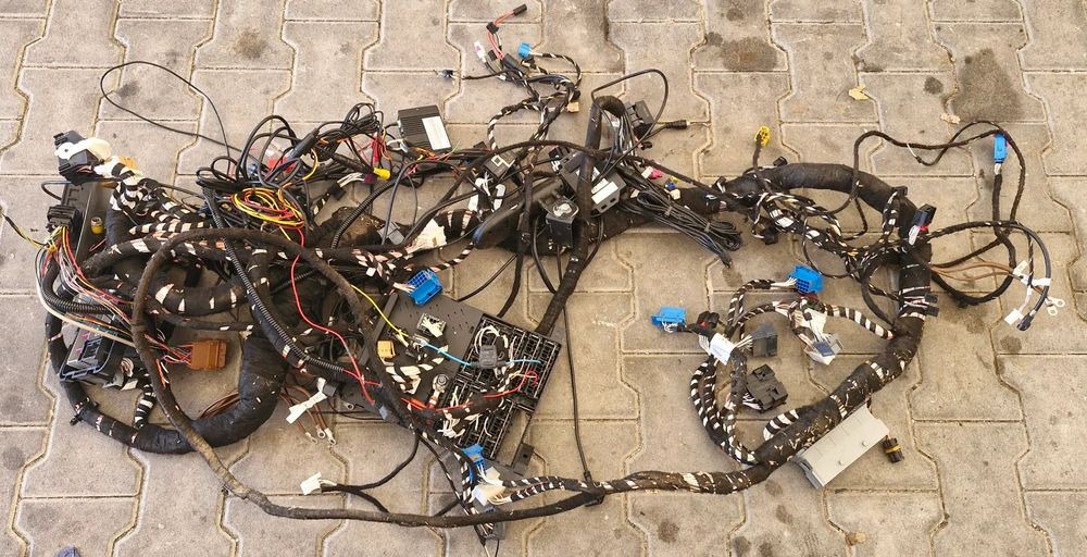 MAN TG3 TGX WIĄZKA INSTALACJA ELEKTRYCZNA KONSOLI KOKPITU - Sistemi elektrik: foto 1 MAN TG3 TGX WIĄZKA INSTALACJA ELEKTRYCZNA KONSOLI KOKPITU - Sistemi elektrik: foto 1