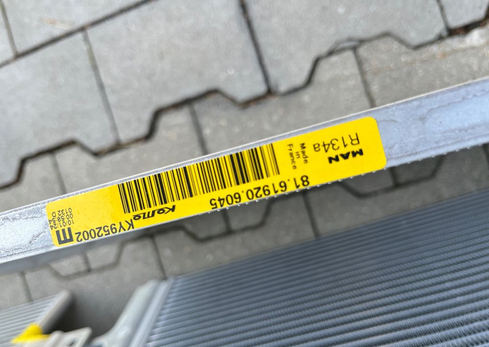 NOWA Chłodnica klimatyzacji MAN TG3 TGX TGS nowy model skraplacz - Radiator kondicioneri për Kamioni: foto 3 NOWA Chłodnica klimatyzacji MAN TG3 TGX TGS nowy model skraplacz - Radiator kondicioneri për Kamioni: foto 3