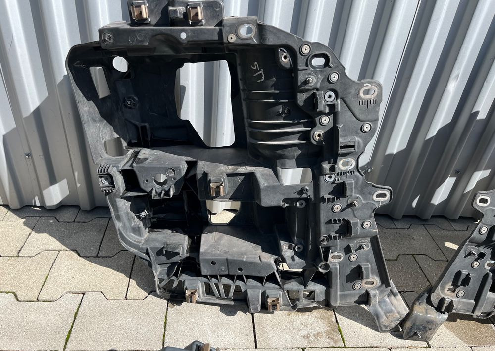 Obudowa lampy MAN TGX TGS euro 6 garnek mocowanie - Trupi dhe të jashtme për Kamioni: foto 2 Obudowa lampy MAN TGX TGS euro 6 garnek mocowanie - Trupi dhe të jashtme për Kamioni: foto 2