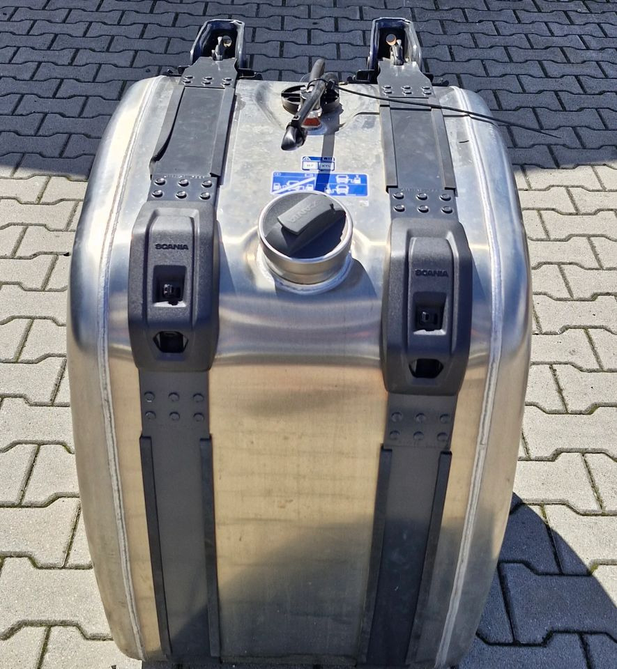 SCANIA R S ZBIORNIK PALIWA 220L NOWY - Serbatori i karburantit për Kamioni: foto 1 SCANIA R S ZBIORNIK PALIWA 220L NOWY - Serbatori i karburantit për Kamioni: foto 1