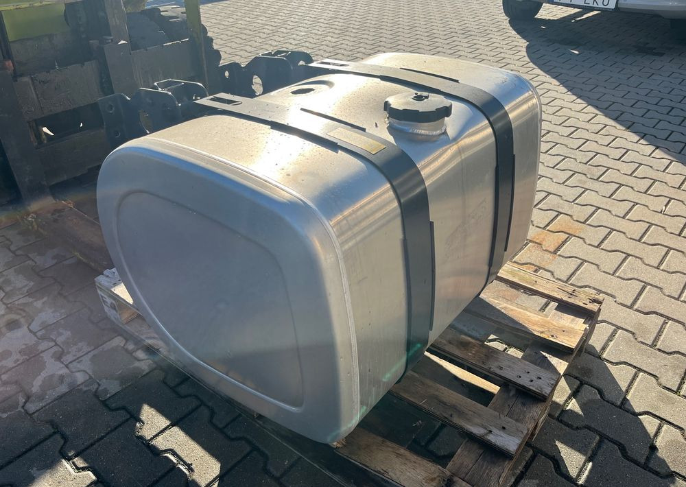 Zbiornik paliwa Volvo FH FM Renault 255 L low deck megi bak - Sistemi i karburantit për Kamioni: foto 5 Zbiornik paliwa Volvo FH FM Renault 255 L low deck megi bak - Sistemi i karburantit për Kamioni: foto 5