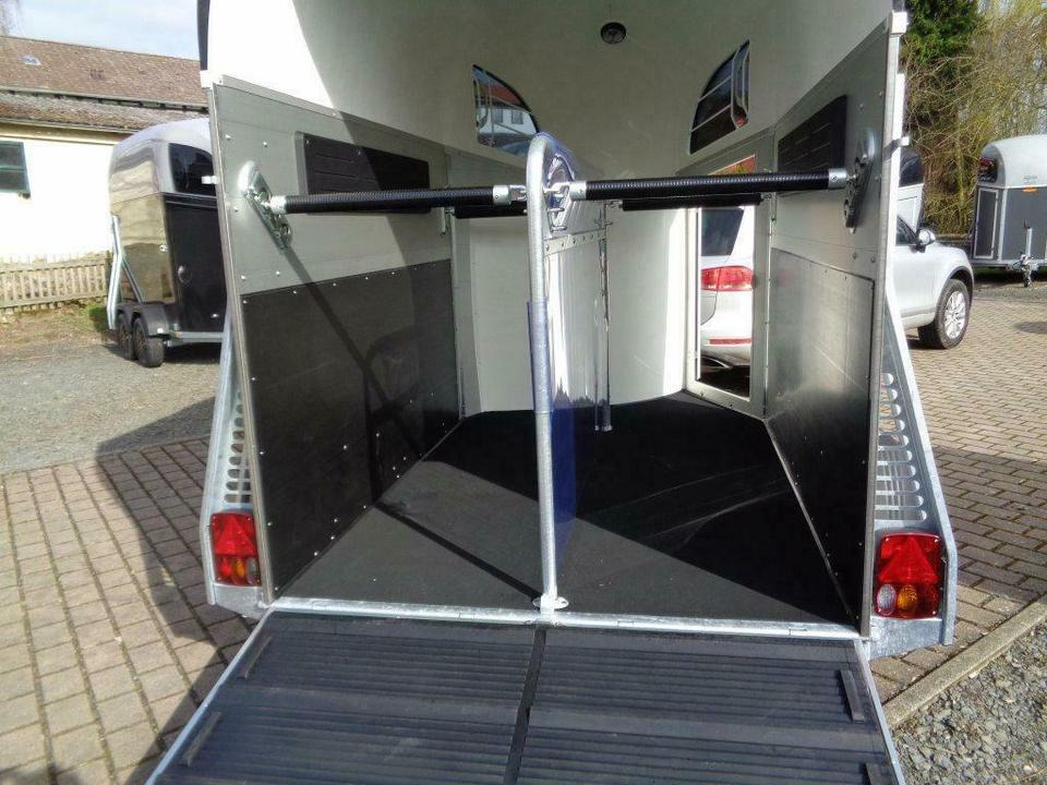 Böckmann Pferdeanhänger, Champion R, ALUBODEN, SaKa, 100 km/h - Rimorkio për kuaj: foto 4 Böckmann Pferdeanhänger, Champion R, ALUBODEN, SaKa, 100 km/h - Rimorkio për kuaj: foto 4