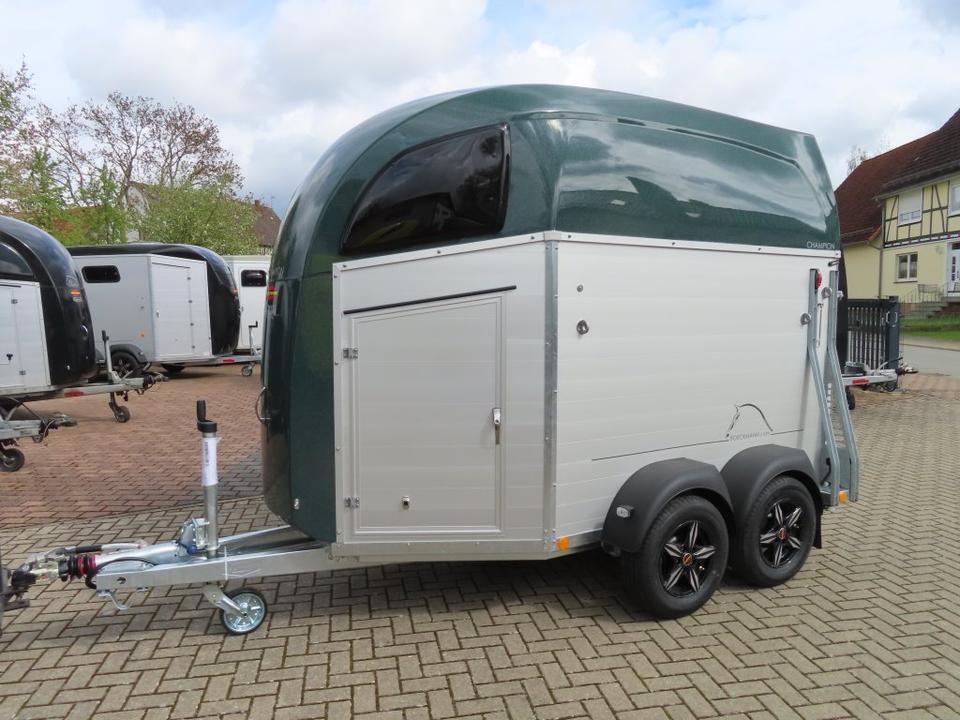 Böckmann Pferdeanhänger Champion R Flügeltür Saka. 100km/h - Rimorkio për kuaj: foto 2 Böckmann Pferdeanhänger Champion R Flügeltür Saka. 100km/h - Rimorkio për kuaj: foto 2