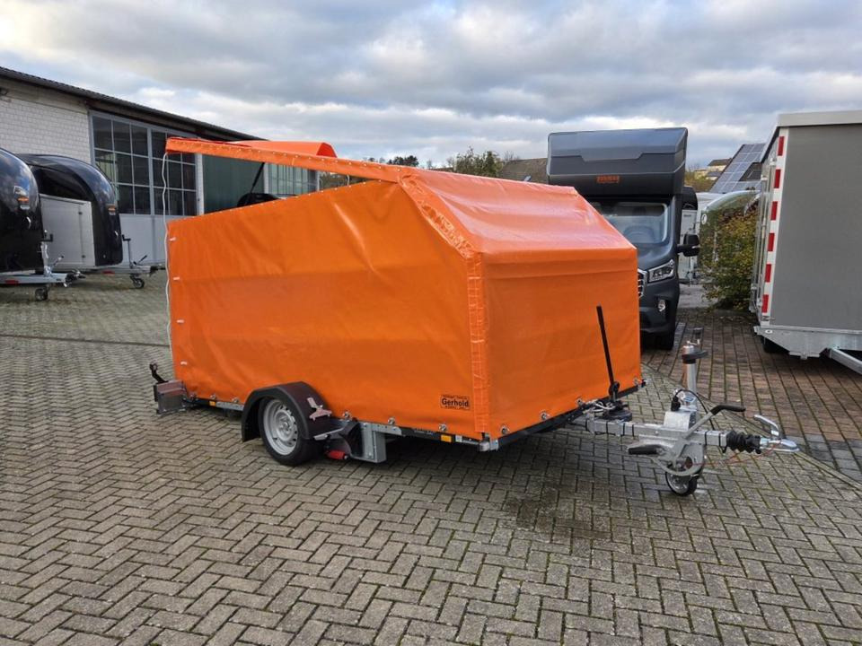 PKW Anhänger Unsinn Absenkanhänger 100 km/h Alubordwände Plane - Rimorkio makine: foto 1 PKW Anhänger Unsinn Absenkanhänger 100 km/h Alubordwände Plane - Rimorkio makine: foto 1