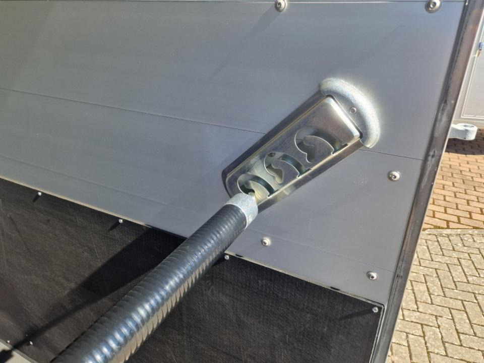 Pferdeanhänger Böckmann Portax Esprit Nex Gen Saka Flügeltür 2,4t - Rimorkio për kuaj: foto 2 Pferdeanhänger Böckmann Portax Esprit Nex Gen Saka Flügeltür 2,4t - Rimorkio për kuaj: foto 2