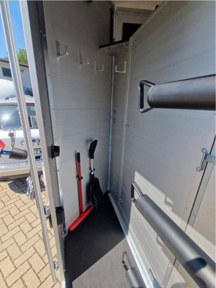 Pferdeanhänger Böckmann Traveller G3 - Rimorkio për kuaj: foto 4 Pferdeanhänger Böckmann Traveller G3 - Rimorkio për kuaj: foto 4