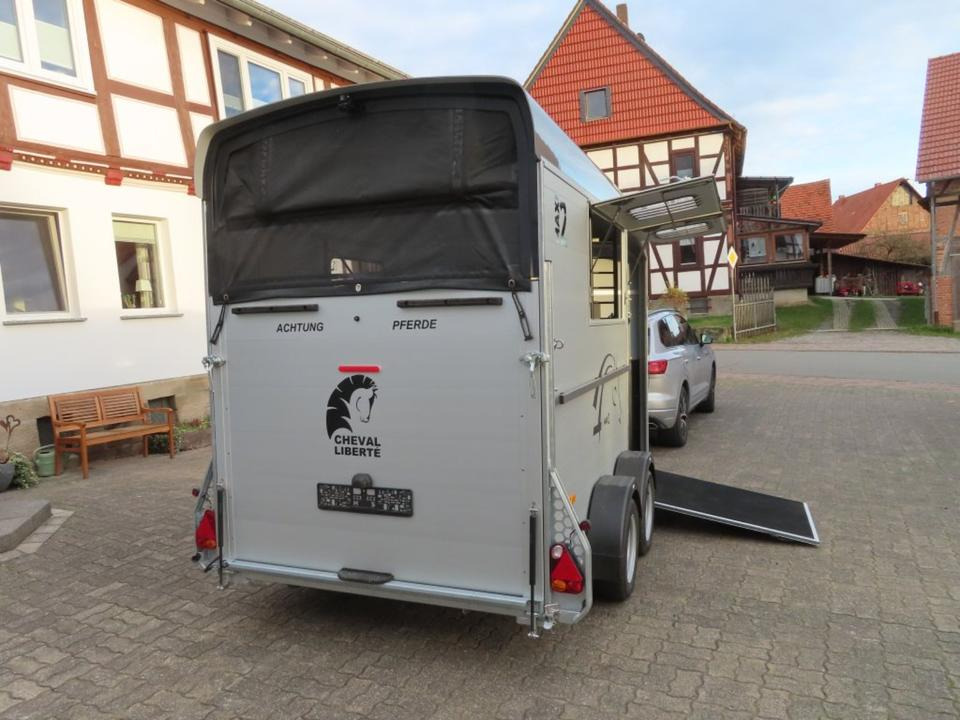 Pferdeanhänger Cheval Liberte MAXI 2 Sattelraum 100 km/h Kamera - Rimorkio për kuaj: foto 3 Pferdeanhänger Cheval Liberte MAXI 2 Sattelraum 100 km/h Kamera - Rimorkio për kuaj: foto 3