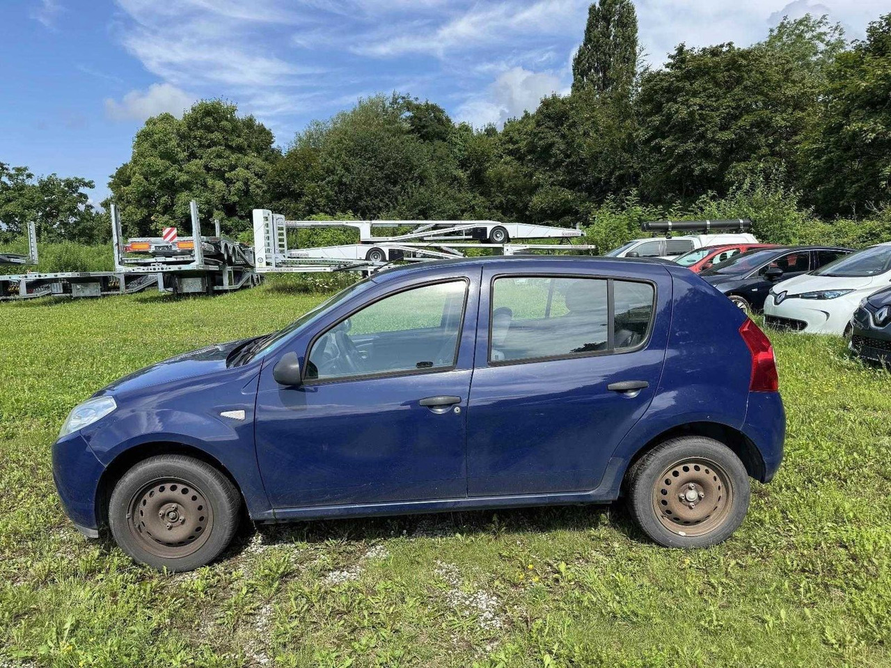 Dacia Sandero 1.4 +ZAHNRIEMEN GERISSEN+ - Veturë: foto 2 Dacia Sandero 1.4 +ZAHNRIEMEN GERISSEN+ - Veturë: foto 2