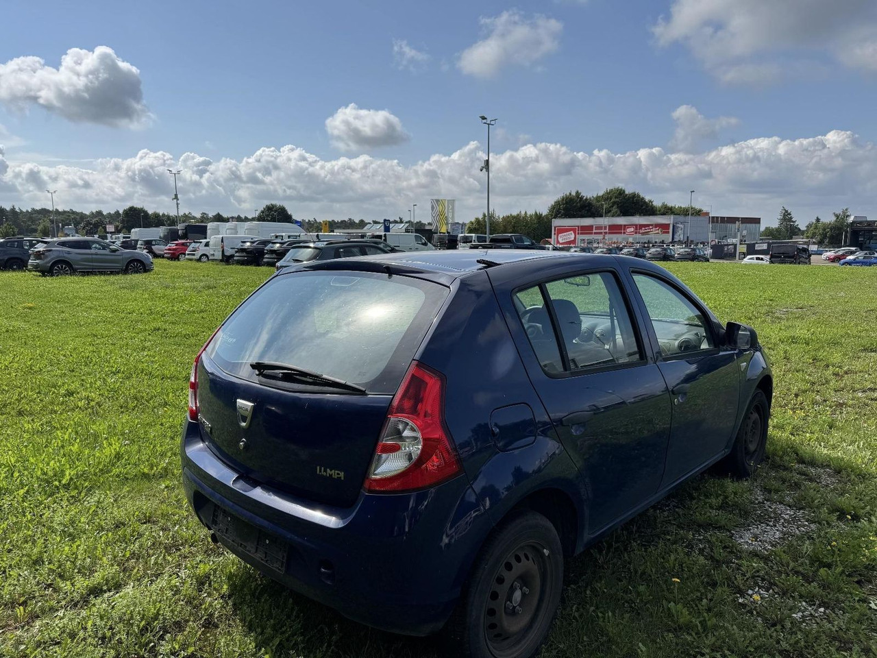 Dacia Sandero 1.4 +ZAHNRIEMEN GERISSEN+ - Veturë: foto 5 Dacia Sandero 1.4 +ZAHNRIEMEN GERISSEN+ - Veturë: foto 5