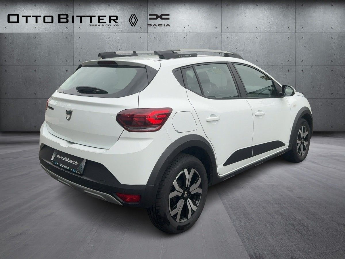 Dacia Sandero Stepway Comfort TCe90 ALU/KAMERA/NAVI - Sedan: foto 4 Dacia Sandero Stepway Comfort TCe90 ALU/KAMERA/NAVI - Sedan: foto 4