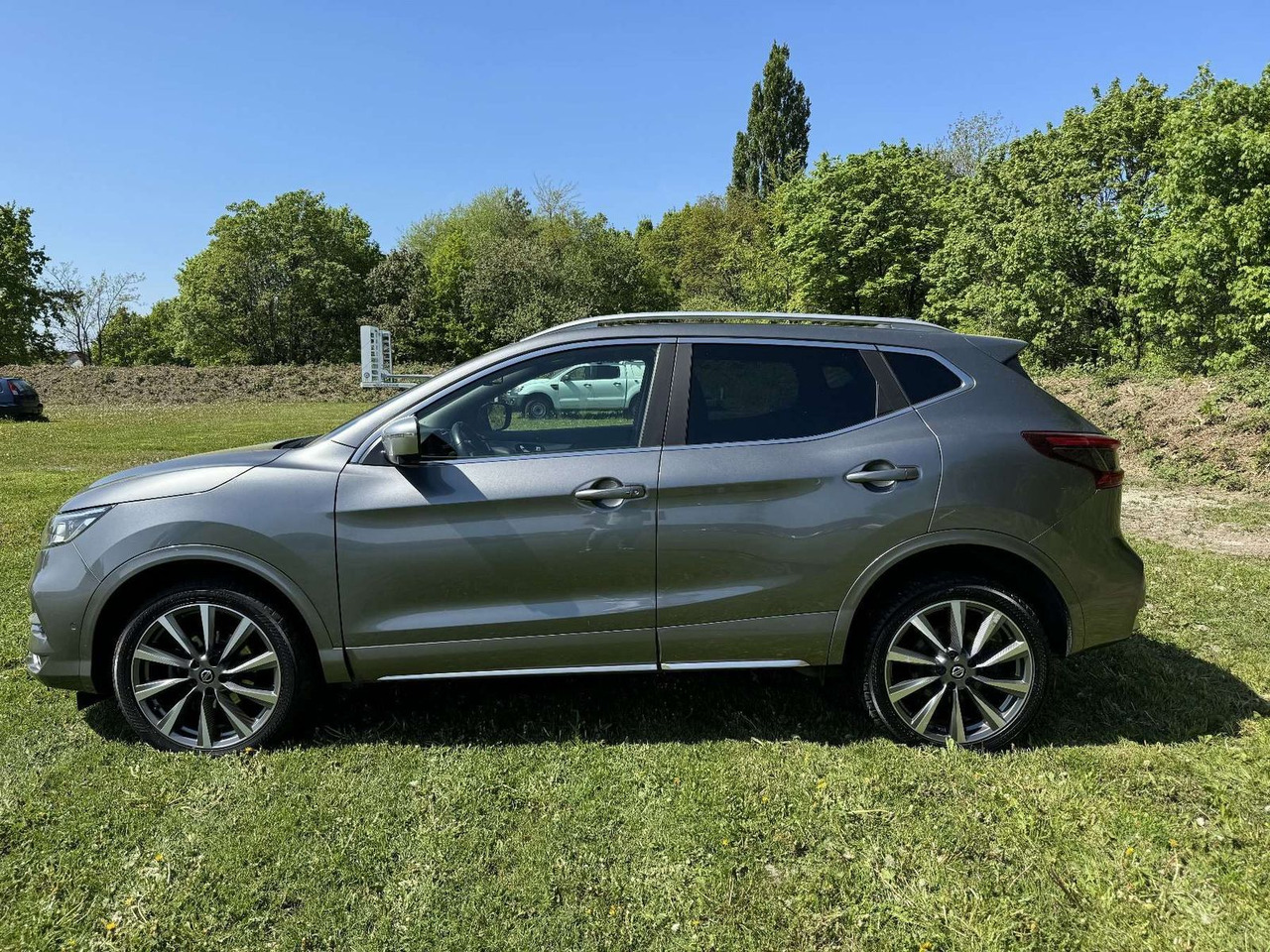 Nissan Qashqai 1.7 dCi N-Connecta 4x4 ALLRAD AUTOMATIK - SUV: foto 2 Nissan Qashqai 1.7 dCi N-Connecta 4x4 ALLRAD AUTOMATIK - SUV: foto 2